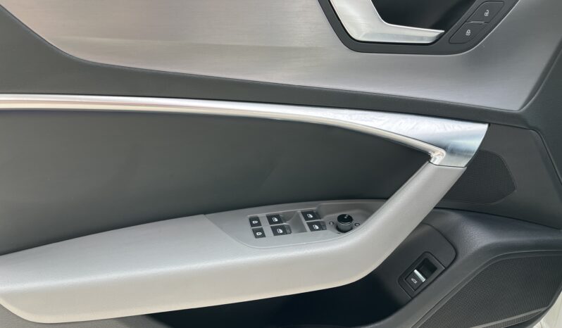 
								AUDI A6 AVANT 2.0 TDI QUATTRO full									