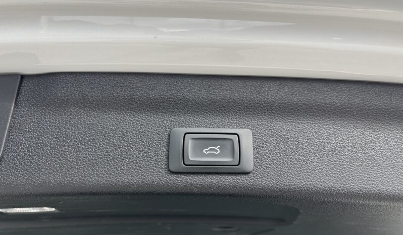 
								AUDI A6 AVANT 2.0 TDI QUATTRO full									