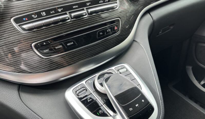 
								Mercedes-Benz V 300d full									
