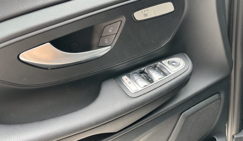 
								Mercedes-Benz V 300d full									