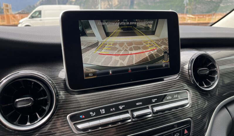 
								Mercedes-Benz V 300d full									