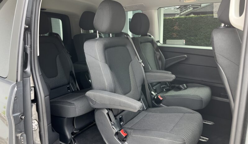 
								Mercedes-Benz V 300d full									