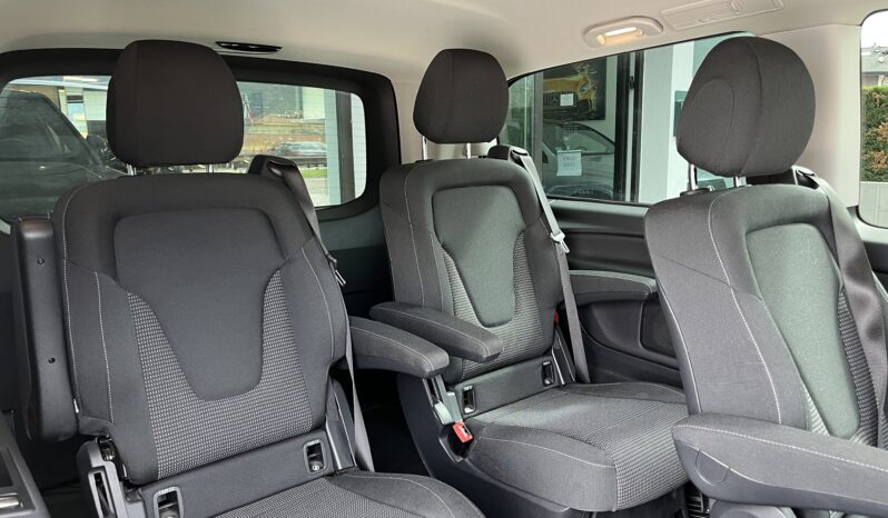 
								Mercedes-Benz V 300d full									