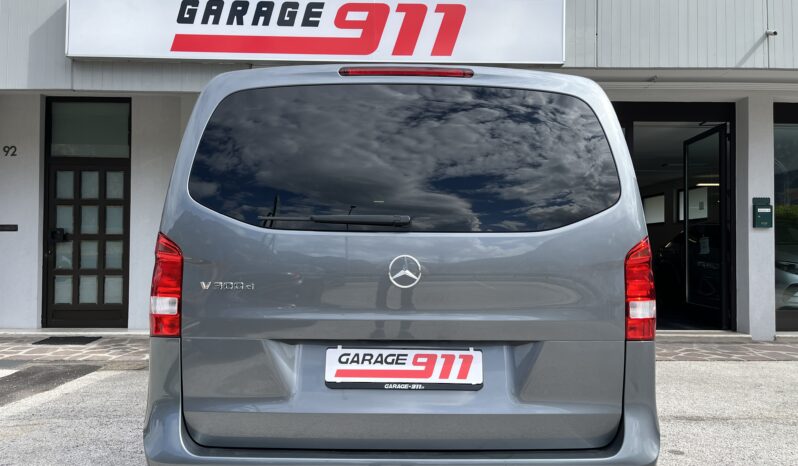 
								Mercedes-Benz V 300d full									