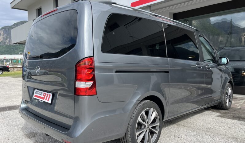 
								Mercedes-Benz V 300d full									